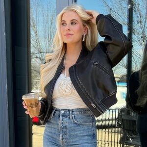 Express Body Contour Compression Halter Rosette Bodysuit Medium
Color: Swan